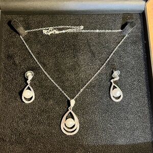 Elegant Silver Tone Pearl Jewelry Set